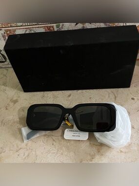 Carolina Lemke -Black Rectangular 🕶️ 😎🕶️